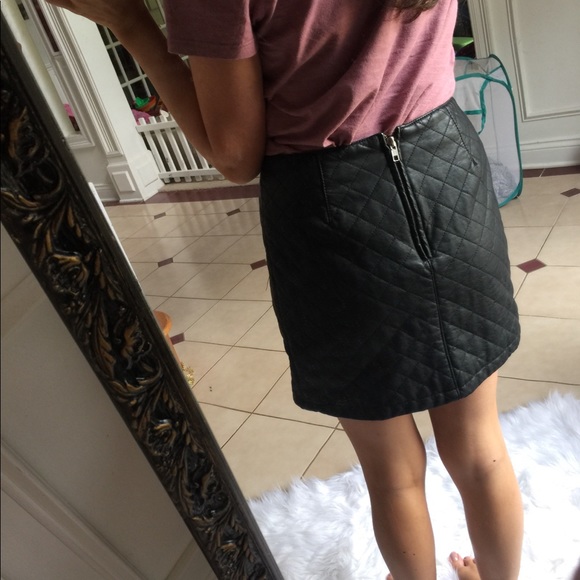 Faux leather skirt - Picture 2 of 2
